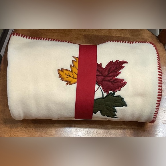 NWT SEARS WHOLE HOME COLLECTION EMBROIDERED FLEECE FALL THROW - 50”x 70” - Picture 2 of 7